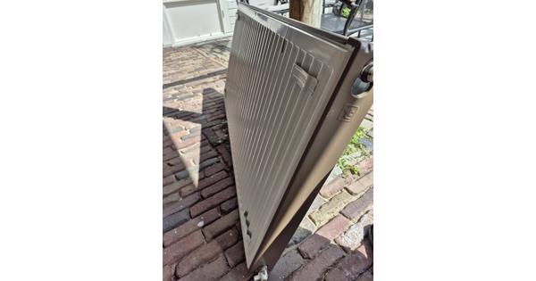 radiator, breedte 120 en hoogte 50 cm. 